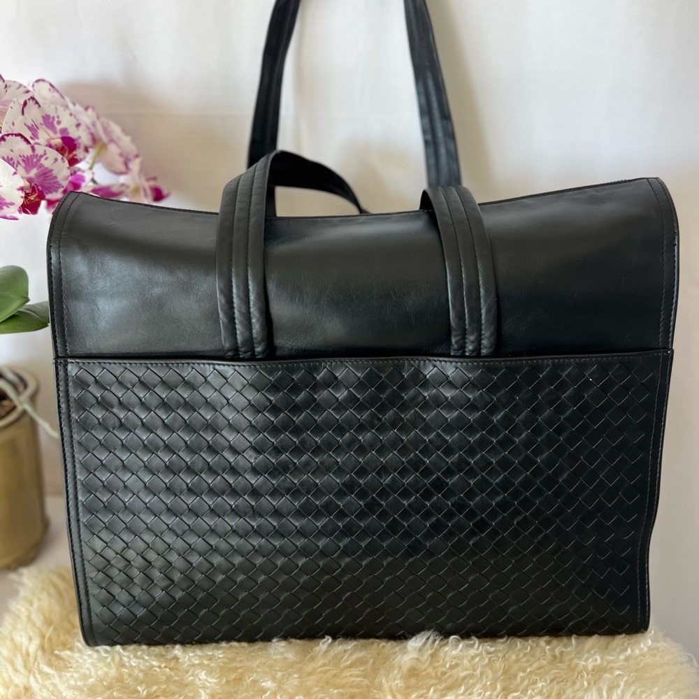 BOTTEGA VENETA
Intreccatio Leather Top Handle Bag - unisex Bag **NWT